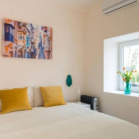 Authentic Gf Apartment With Terrace At The 3 Cities Marina Cospicua Exterior foto