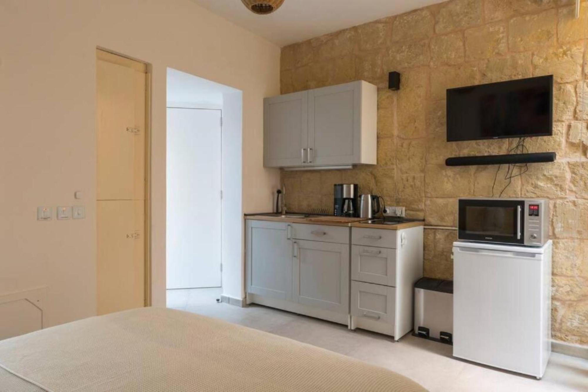 Authentic Gf Apartment With Terrace At The 3 Cities Marina Cospicua Exterior foto