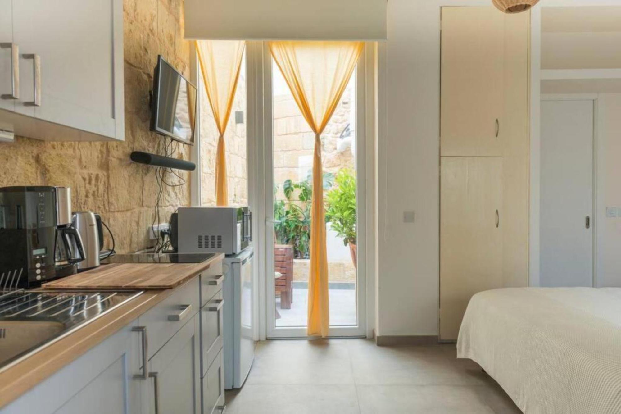 Authentic Gf Apartment With Terrace At The 3 Cities Marina Cospicua Exterior foto