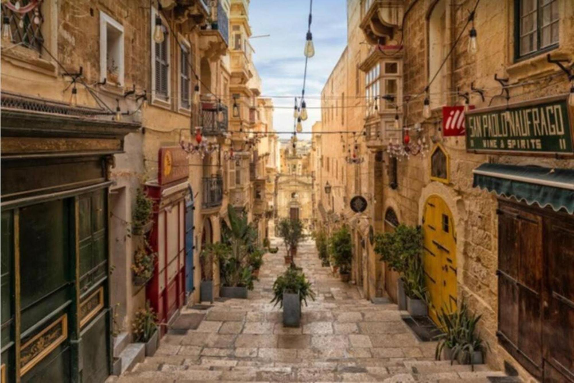 Authentic Gf Apartment With Terrace At The 3 Cities Marina Cospicua Exterior foto