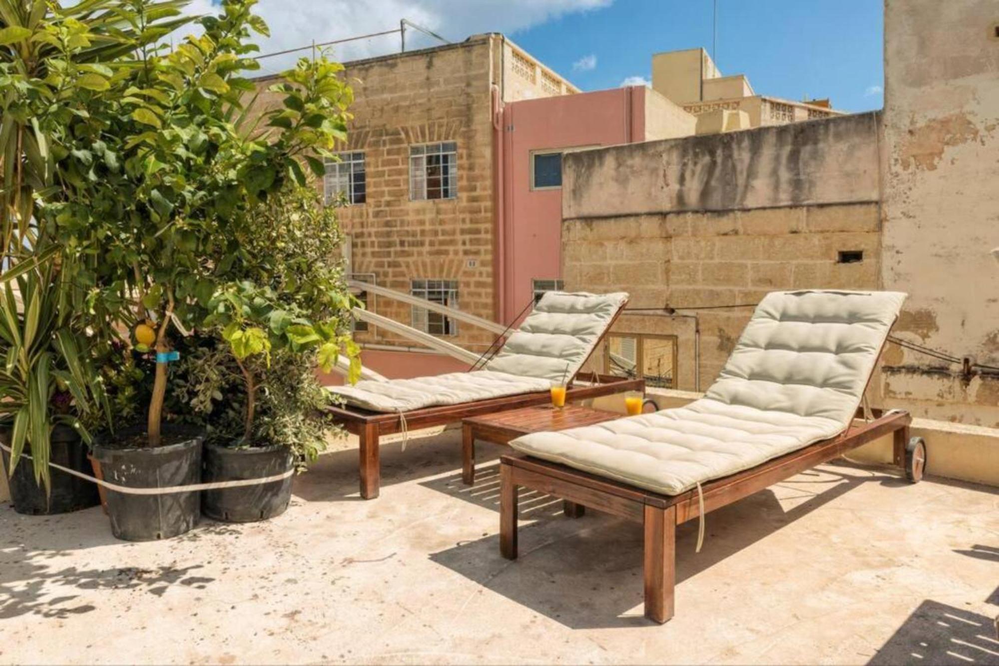 Authentic Gf Apartment With Terrace At The 3 Cities Marina Cospicua Exterior foto