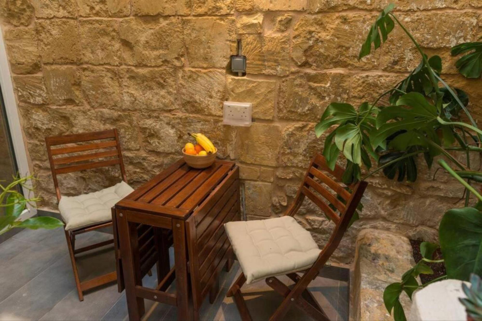 Authentic Gf Apartment With Terrace At The 3 Cities Marina Cospicua Exterior foto